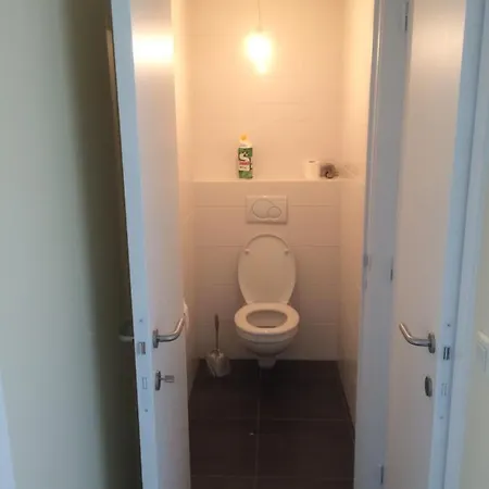 Апартаменты Prive-kamer Centrum Met Eigen Badkamer/wc *
